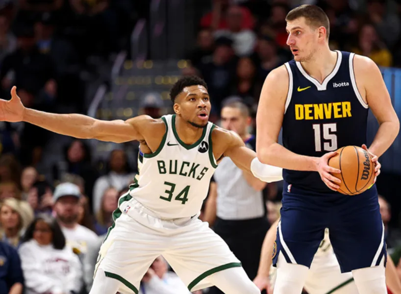 2025 NBA明星賽投票東區領先的是公鹿的字母哥（Giannis Antetokounmpo），而西區則是金塊的小丑（Nikola Jokić）
